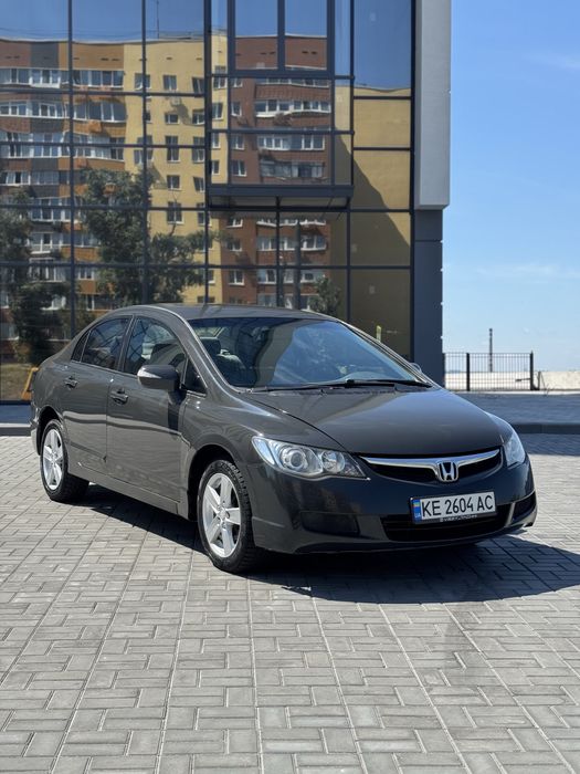 В продаже Honda Civic 2008 года 1.8