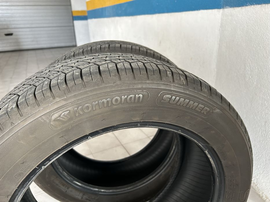 2 pneus “Kormoran” 235/55 R18 100V, como novos.