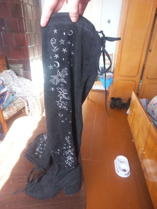 Ботфорди,високі,вище коліна