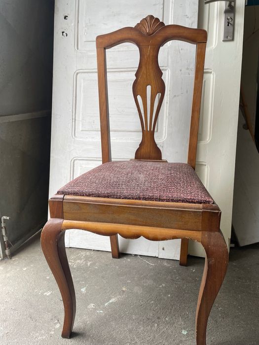 Conjunto de 6 cadeiras vintage (5 de 1 estilo e outra de outro)