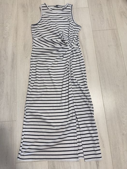 Сукня міді по фігурі