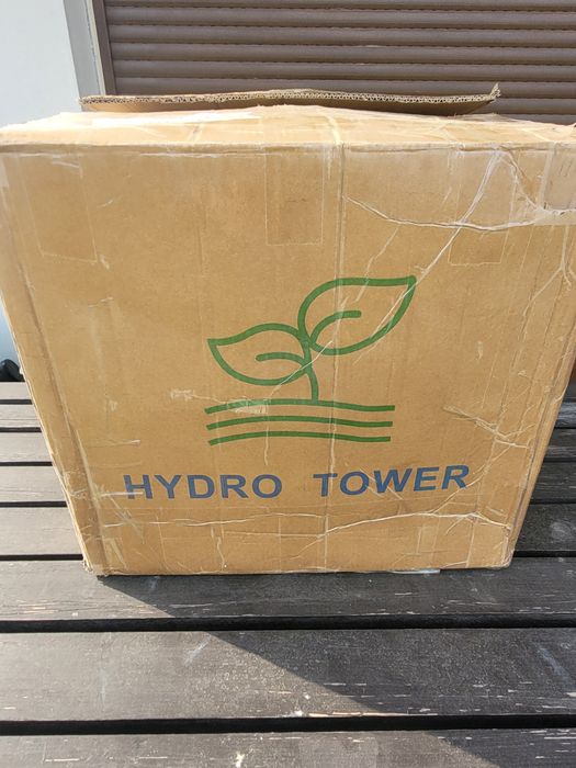 Wieża hydroponiczna z lampami LED