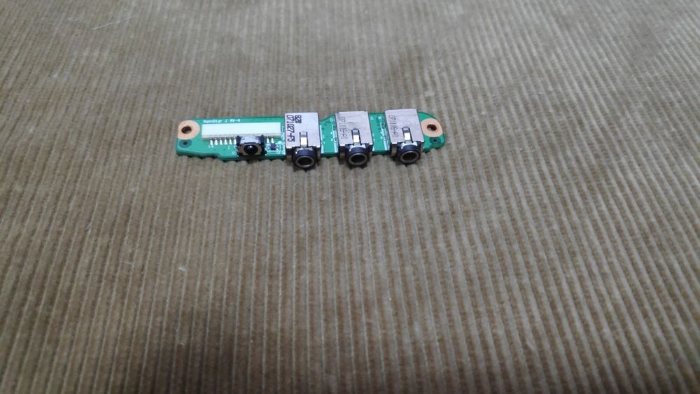 Placa com as entradas Jack e infravermelhos64751815498499120