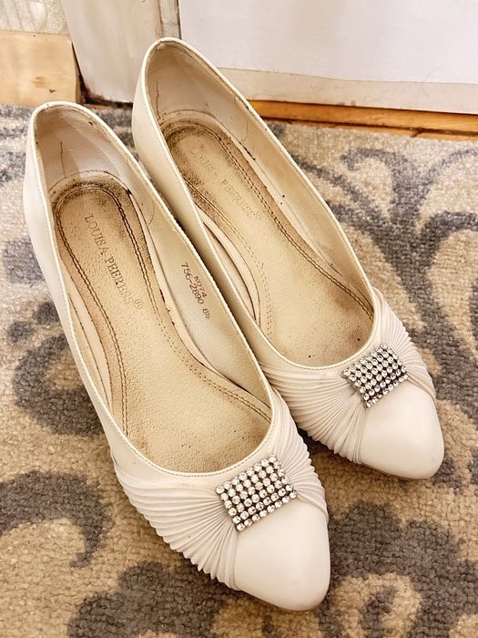 Білі туфлі на каблучку