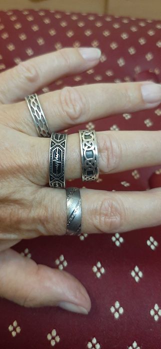 Продам перстень серебряный   мужские и женские
