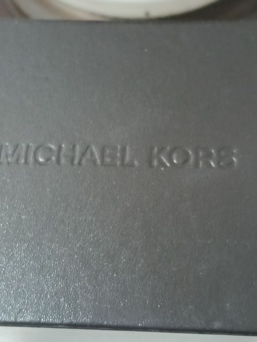 Caixa Michael Kors original, com almofada
