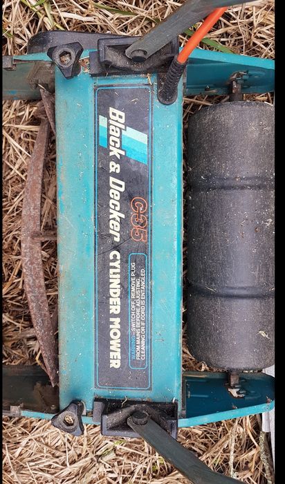 Cortador de relva Black & Decker Elétrico
