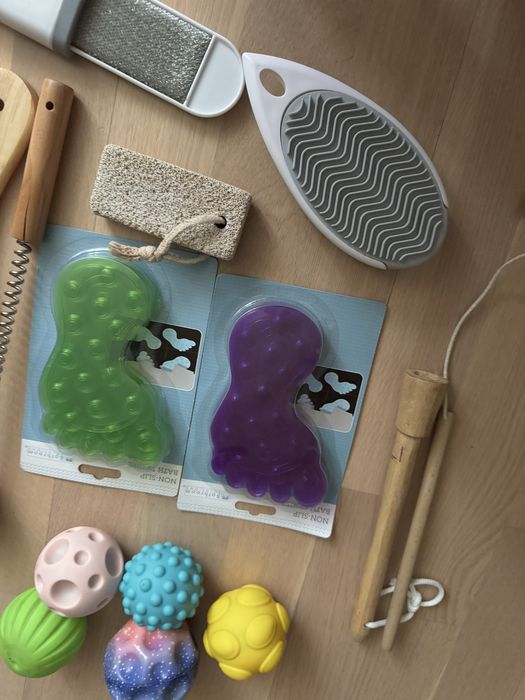 Лот щіток / масажер/ пилка/ пемза / щітки для одягу