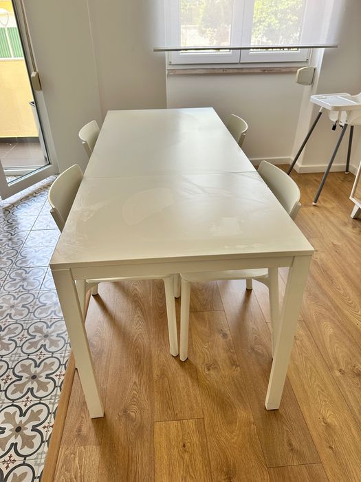 Mesa e cadeiras refeição Ikea