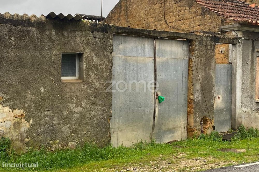 Moradia em ruinas para reconstrução — S. Lourenço Do Bairro, Aveiro