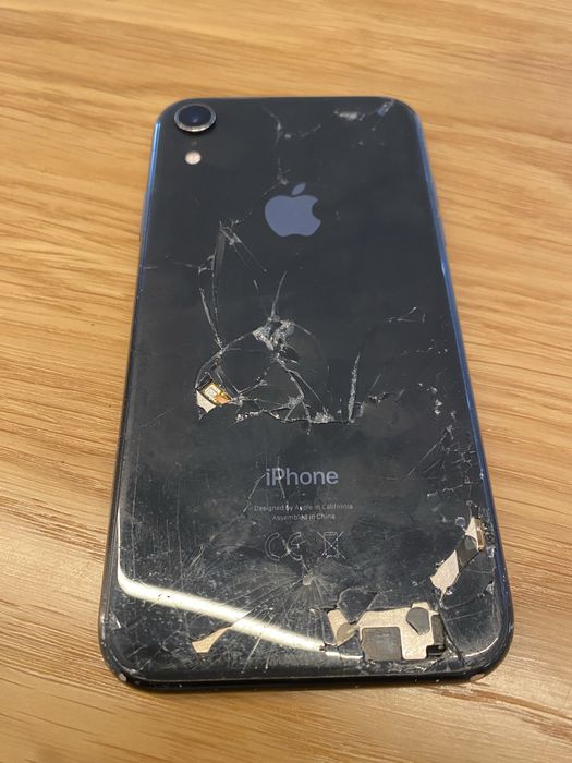 Iphone XR 64gb com vidro traseiro partido