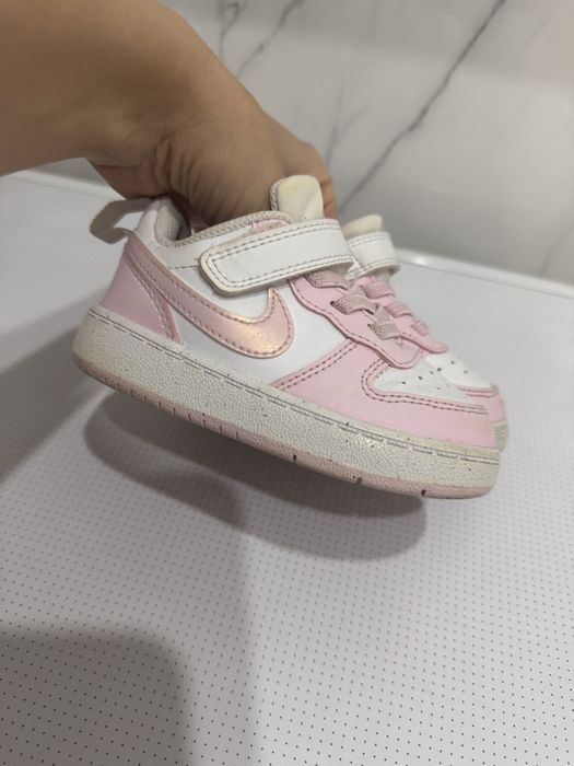 Кросівки для дівчинки Nike