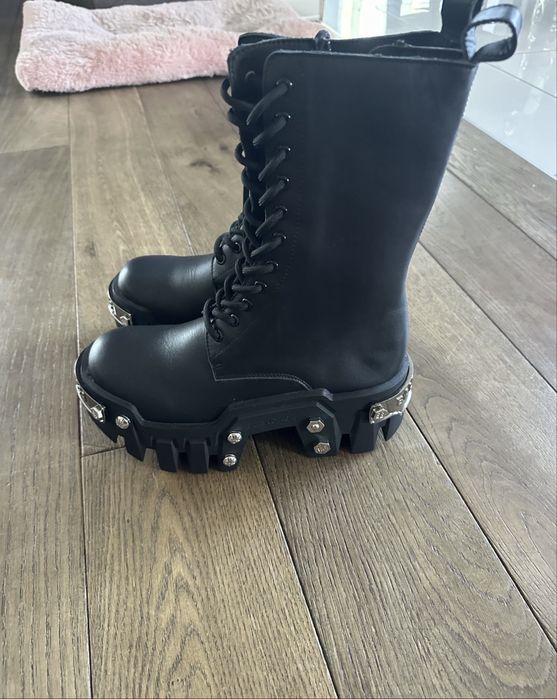 Balenciaga Strike Boot – Ekskluzywne buty w stylu industrialnym