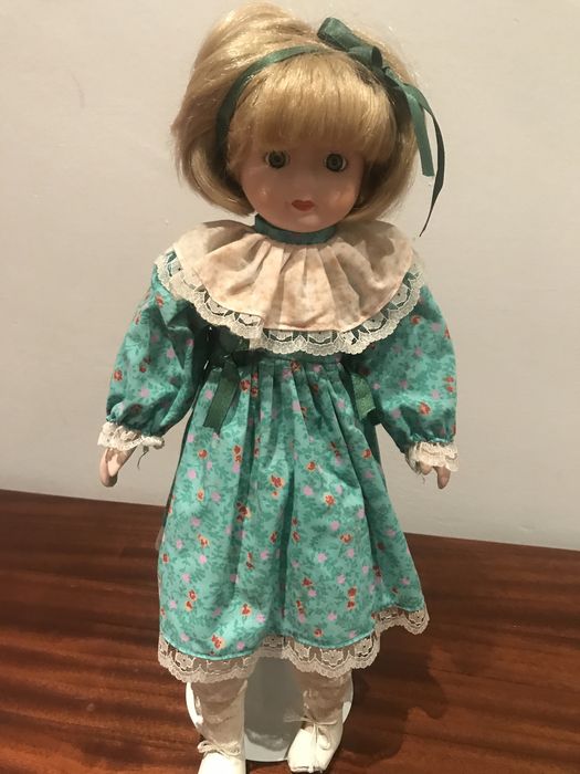 Coleção 8 Bonecas Porcelana c/suporte