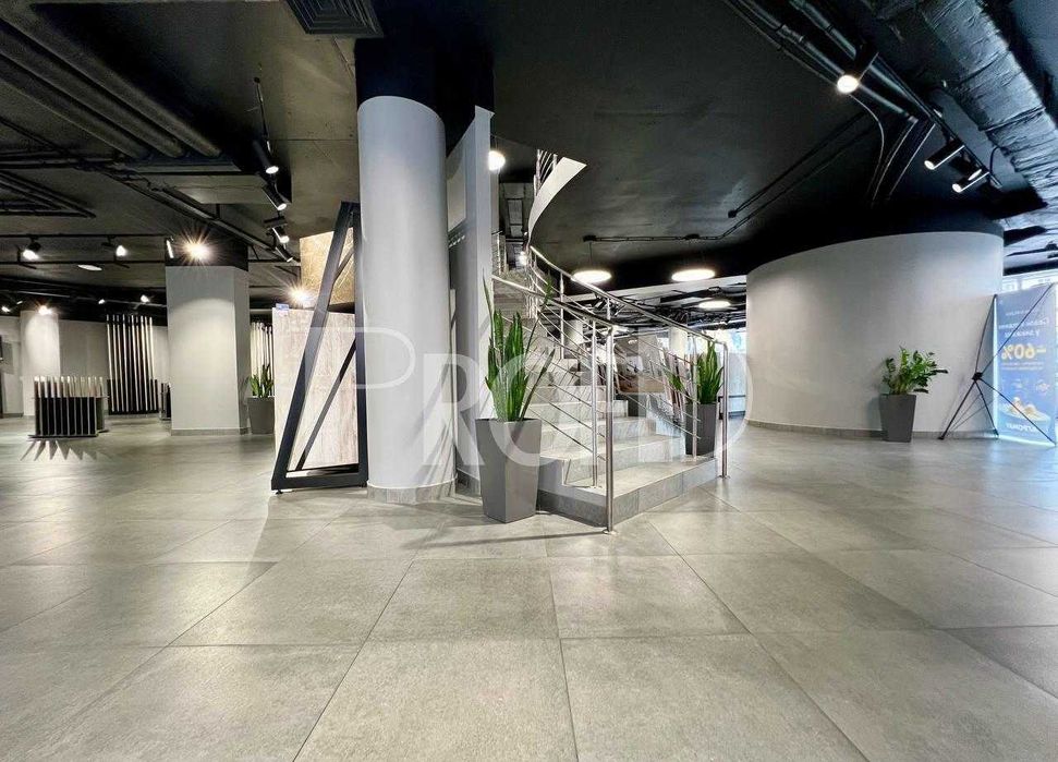 Магазин ресторан офіс та ін на Оболоні (1700 м2)