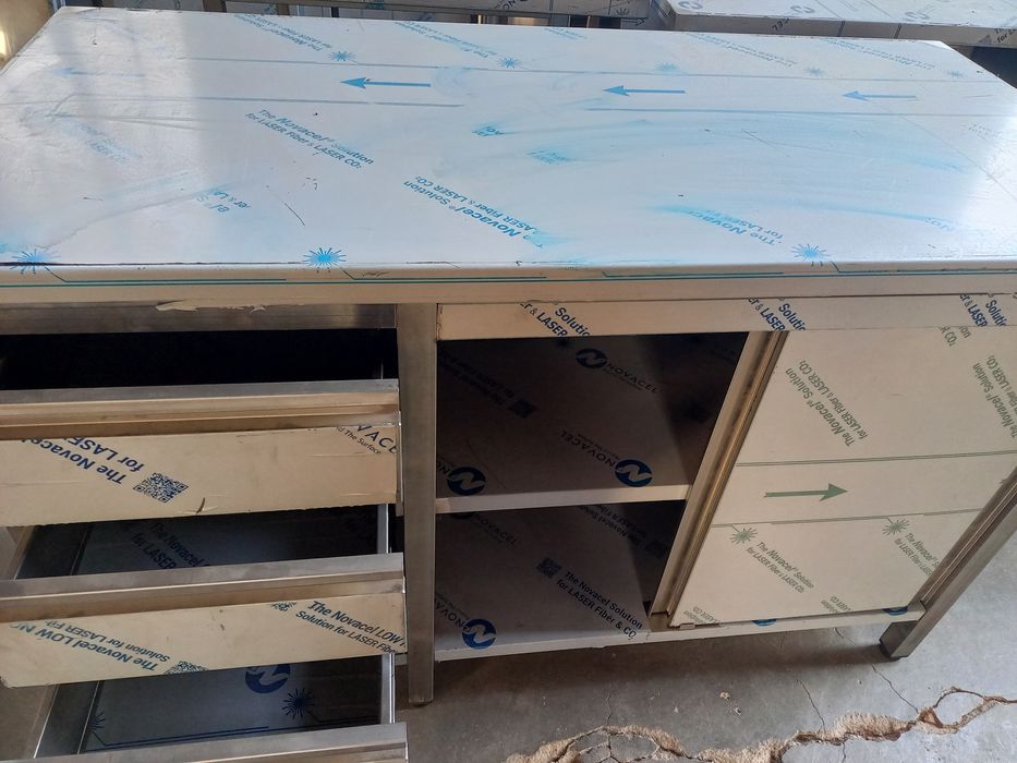 Bancada inox fechada com gavetas