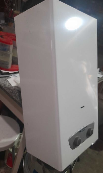 Esquentador ARISTON eletrónico