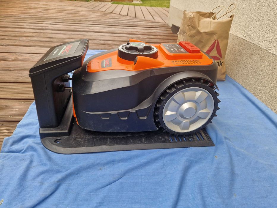 Sprzedam robot koszący NAC RLM800-DY – kompletny, do naprawy