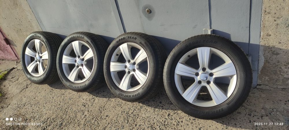 Диски с резиной R17 , 5/114.3 ,Резина 215/60 Good year