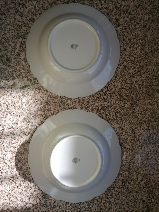 Pratos antigos de coleção
