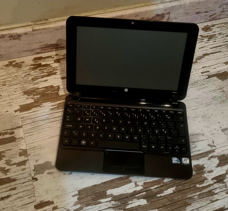 HP Mini 210 with charger64739764260609120