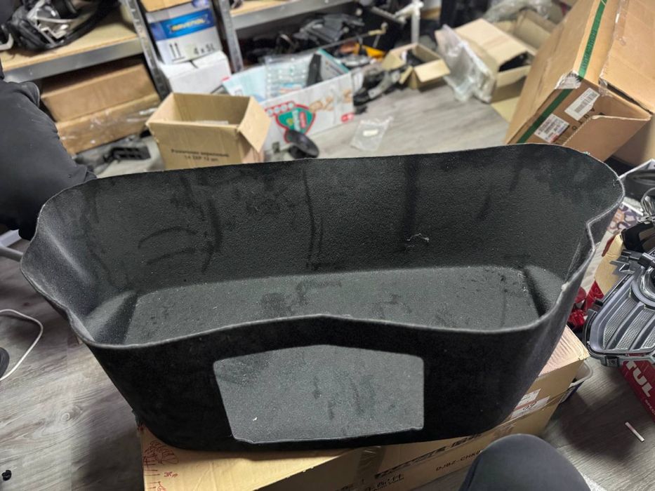 Обшивка  багажника тесла S