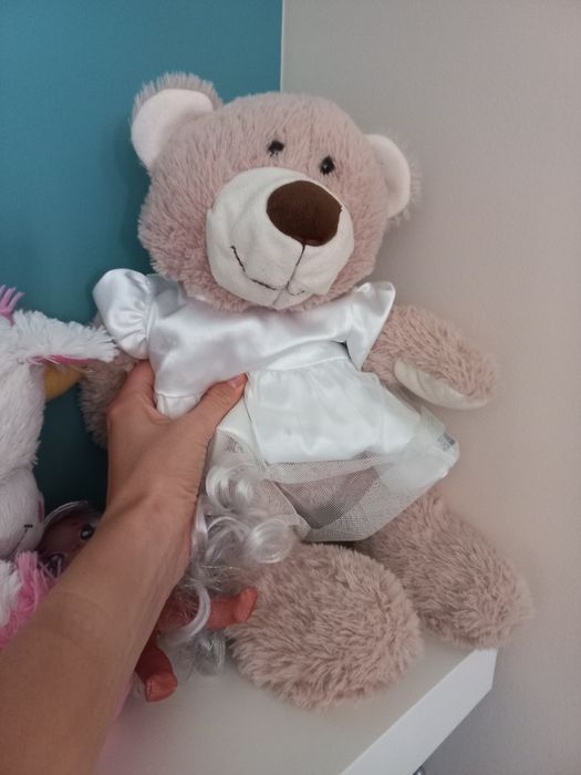 Maskotka duży Miś w sukience