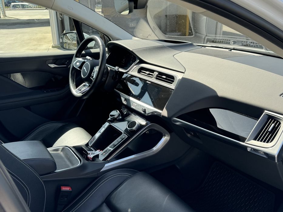 Jaguar I-Pace EV400 R-Dynamic HSE. Full extras