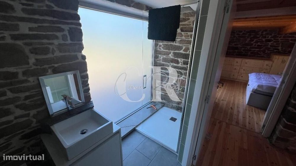Casa de Pedra Renovada, Ruínas, Riacho, Poços e 15.570m2 de Terreno na