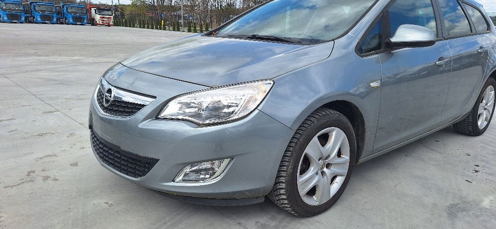 Kompletny przód Opel Astra J 1.7 CDTi kod lakieu Z179
