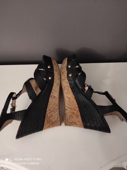 Sandały, buty na koturnie Guess rozmiar 36