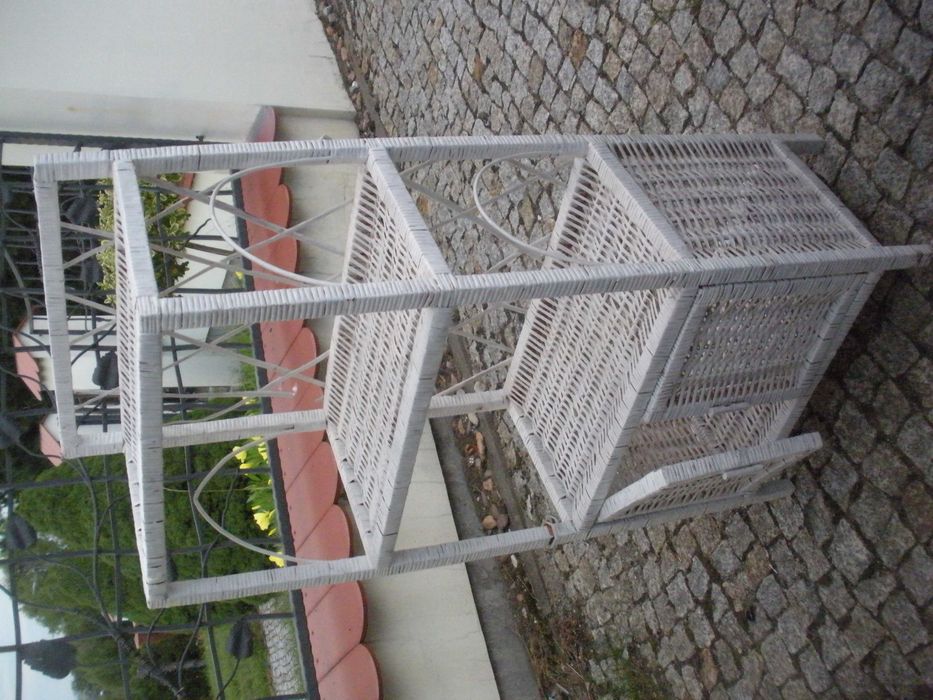 Szafka wiklinowa biała