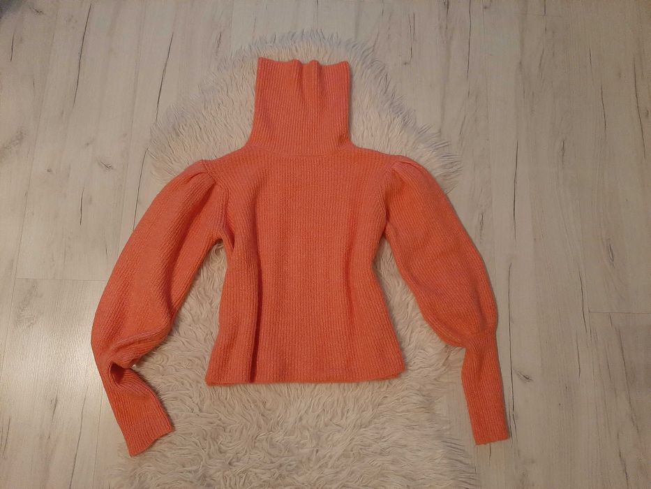 Piękny golf z bufiastymi rękawami krótszy fason M