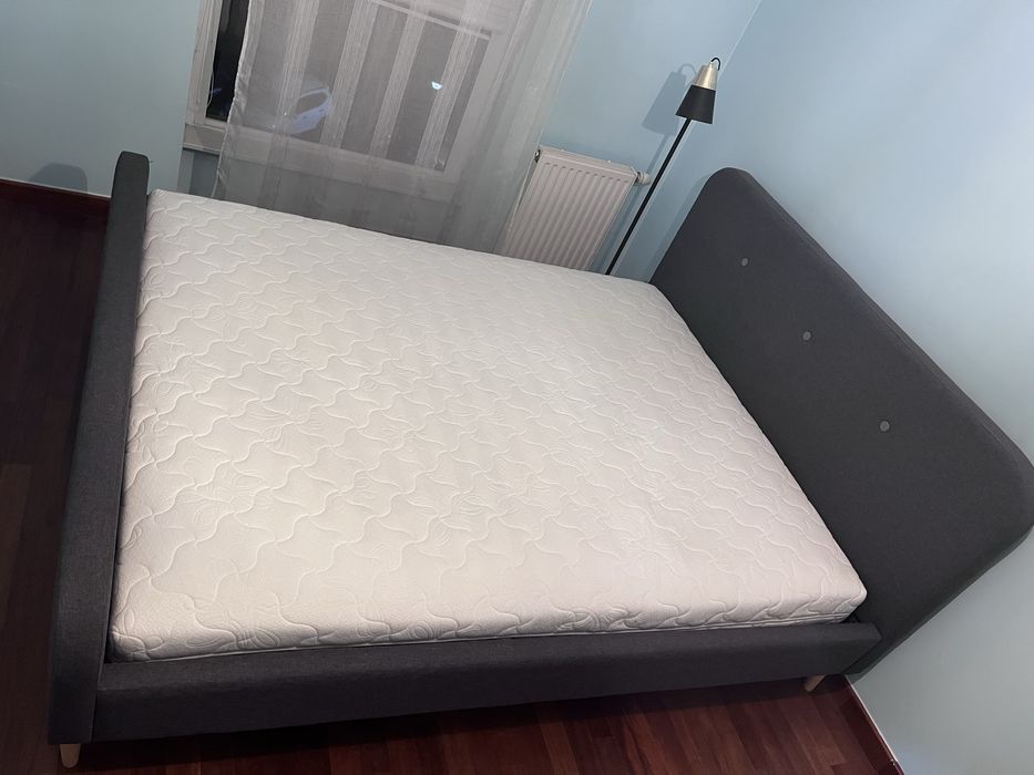 Łóżko z materacem 160x200cm