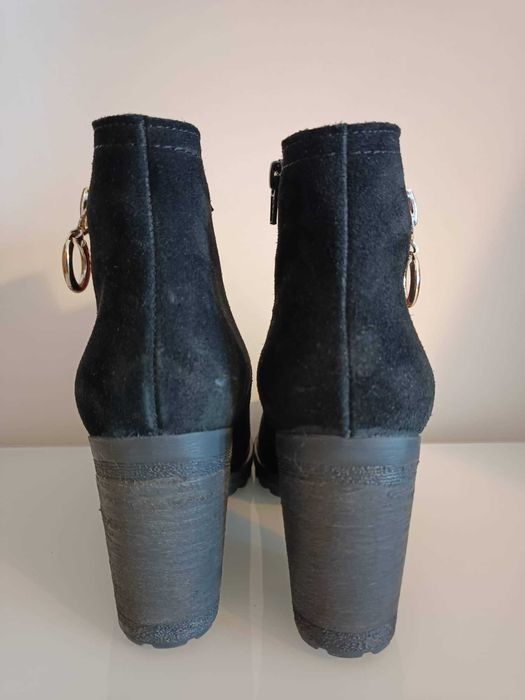 Botins pretos em pele, n.º 38 - NOVOS