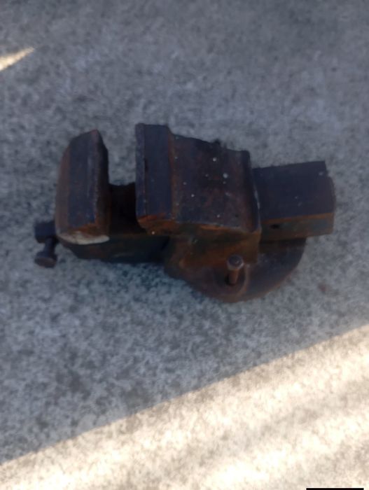 Vendo este torno muito bonito bom estado