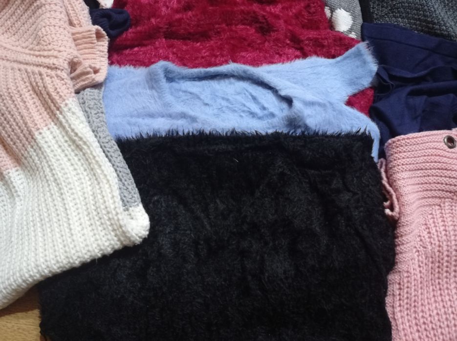 Zestaw swetrów damskich