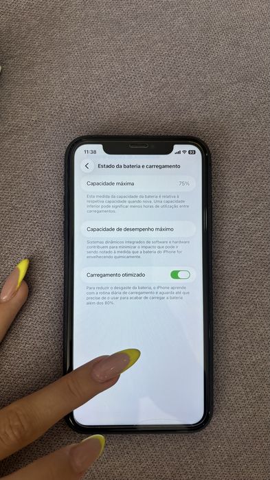 Iphone 11 usado, com 64gb e inclui acessorios