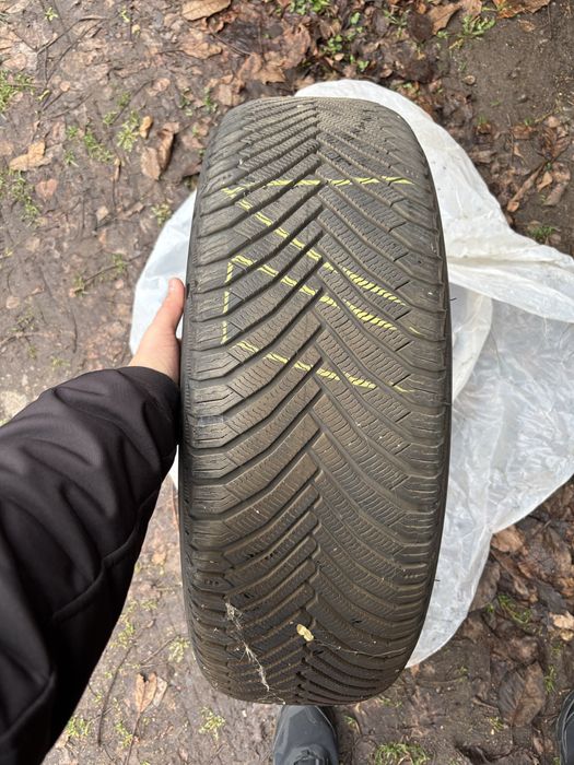 Продам зимову гуму Michelin 235/65/r17