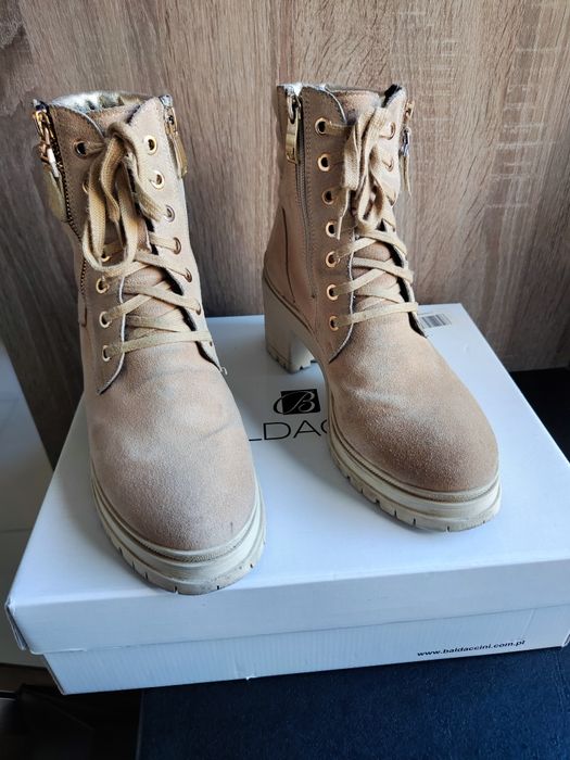 Botki skórzane welurowe