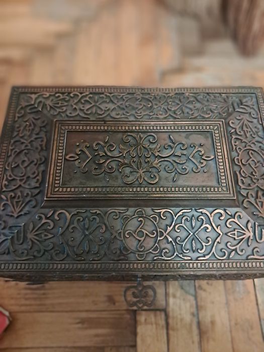 Шкатулка, ларец   .