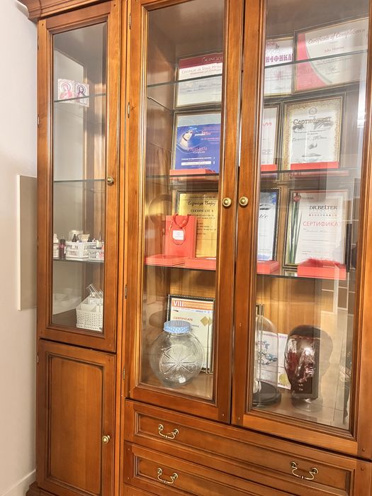 Шкаф з італійського дерева