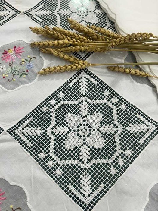 Toalha de Mesa em Linho e Renda Filé Artesanal + 12 Guardanapos