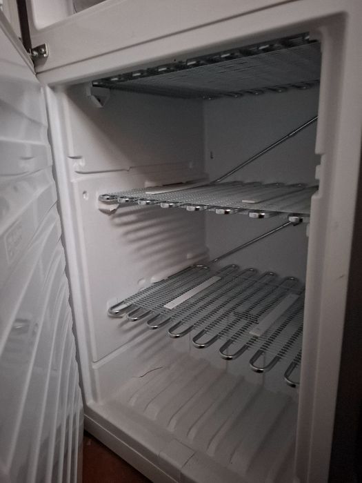 Продам холодильник Bauknecht