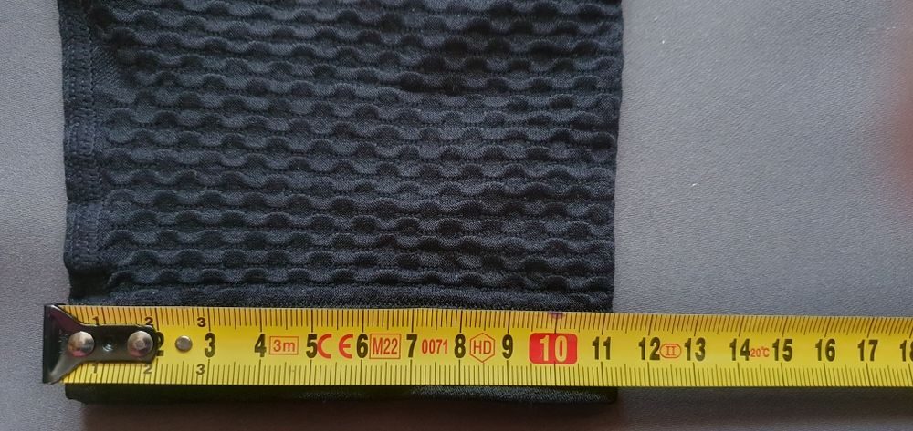 Krótkie, czarne legginsy S/M