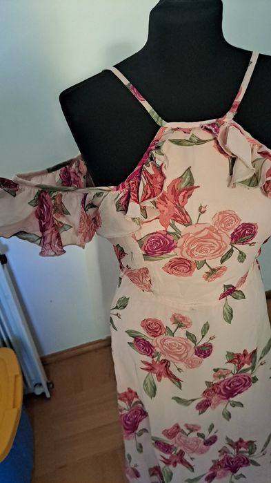 Dluga sukienka w kwiaty nowa