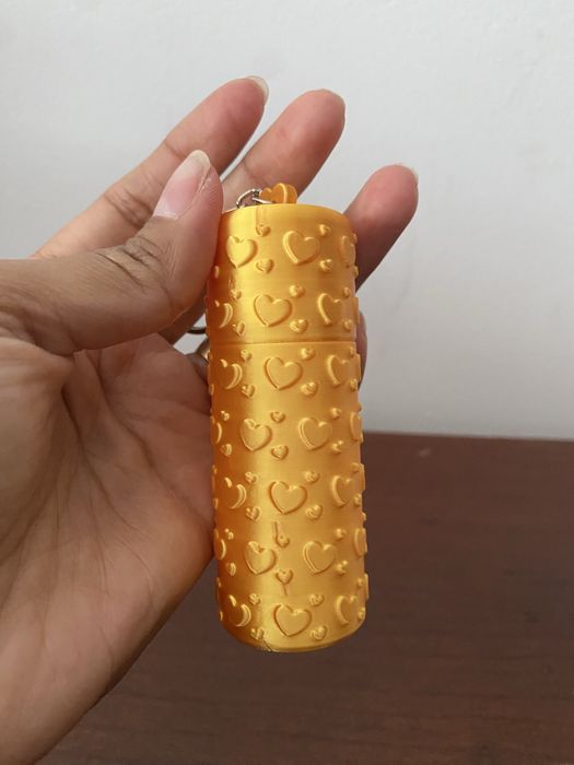Porta Batom Chaveiro com Corações | Impresso em 3D | Prático e Elegante para Bolsa ou Mochila