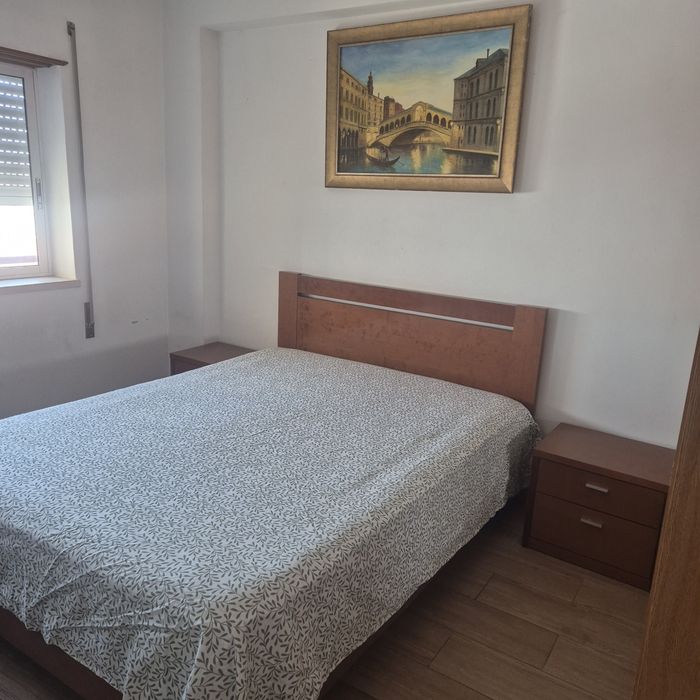 Aluga-se quarto mobilado