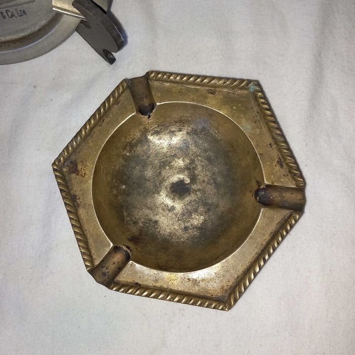 Conjunto de três cinzeiros