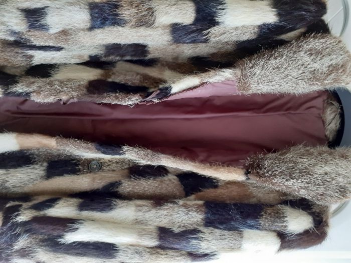 sprzedam kurtke z nutrii w bialo-czarne krate,na stojce,malo uzywana.